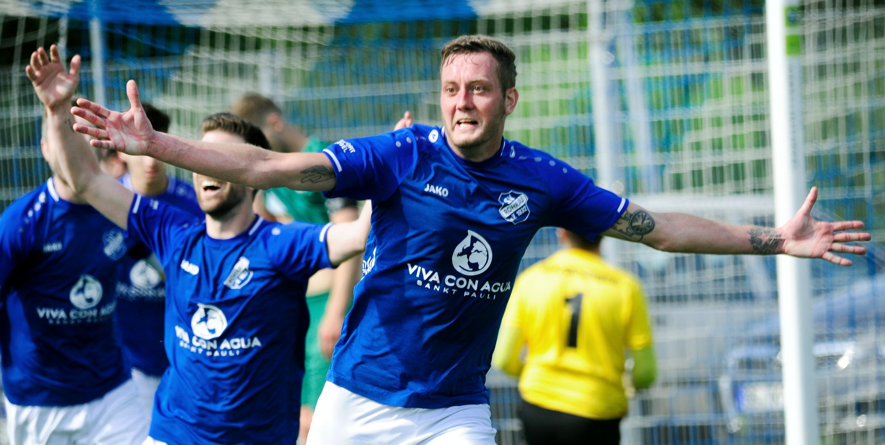 Neun Minuten breitet Simon Müsel die Arme schon zum Meisterjubel aus. Gerade eben hat er das 2:1 für Rohrau geschossen. Das hätte für den Titel gereicht.