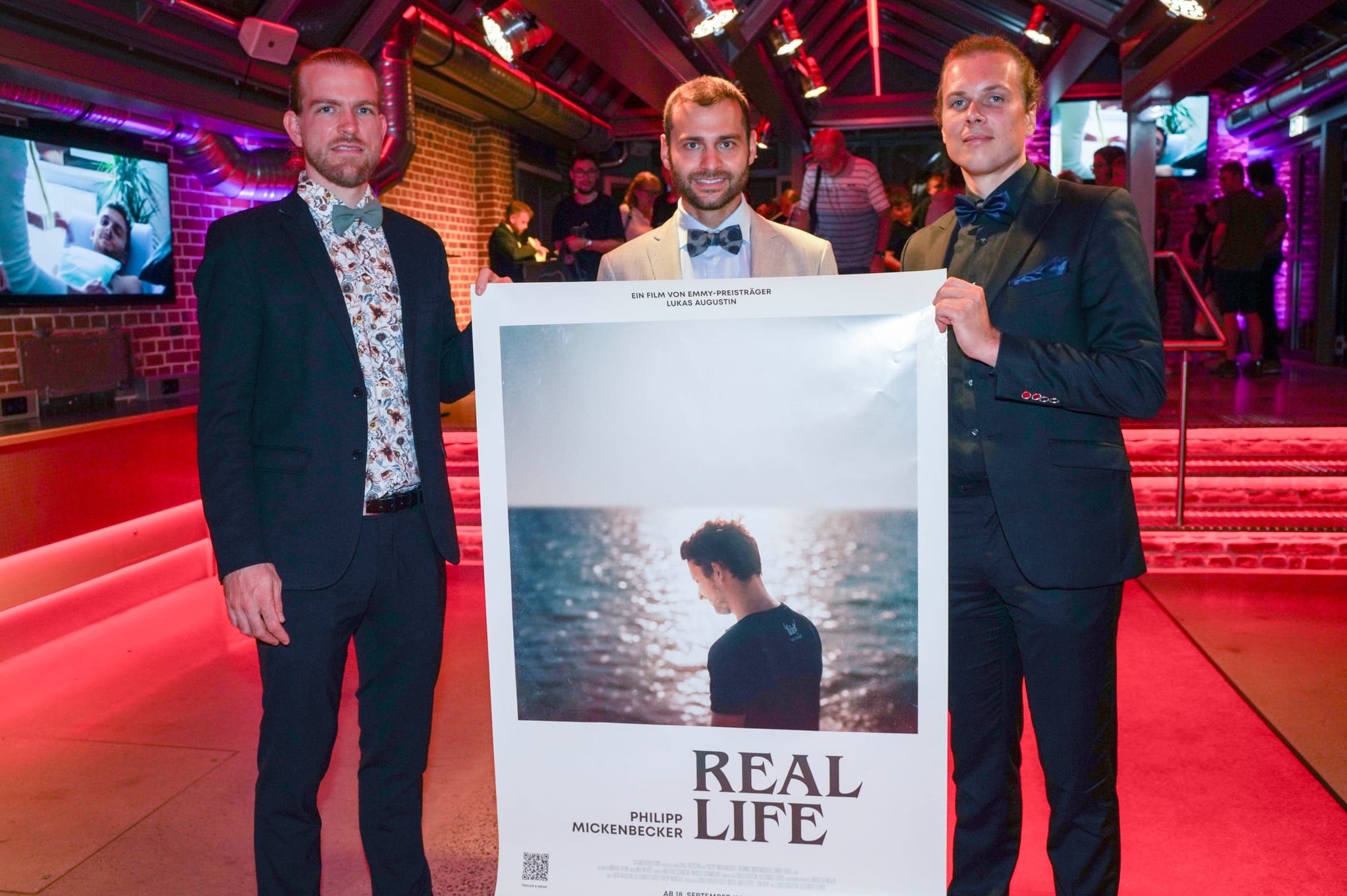 Von links: Emmy-Preisträger und Grimme-Preis-Nominierter Regisseur Lukas Augustin, Produzent Andrea Di Meglio und Regisseur Alexander Zehrer bei der Weltpremiere des Films in Böblingen 2023.