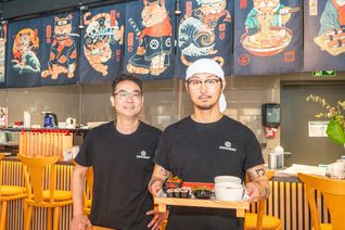 Jianlin Hu und Sungil Park bieten klassische japanische Küche.