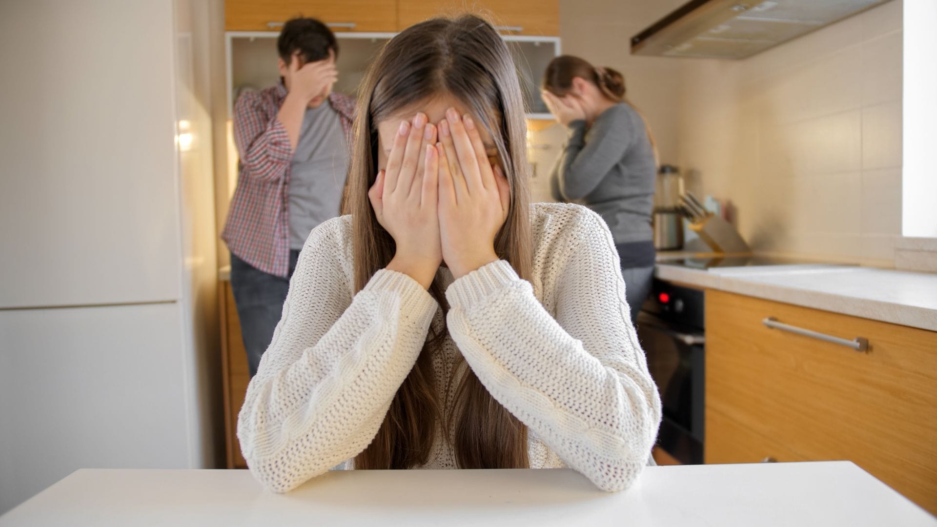 Gewalt innerhalb der Familie wird oft verschwiegen und vor Außenstehenden verborgen.