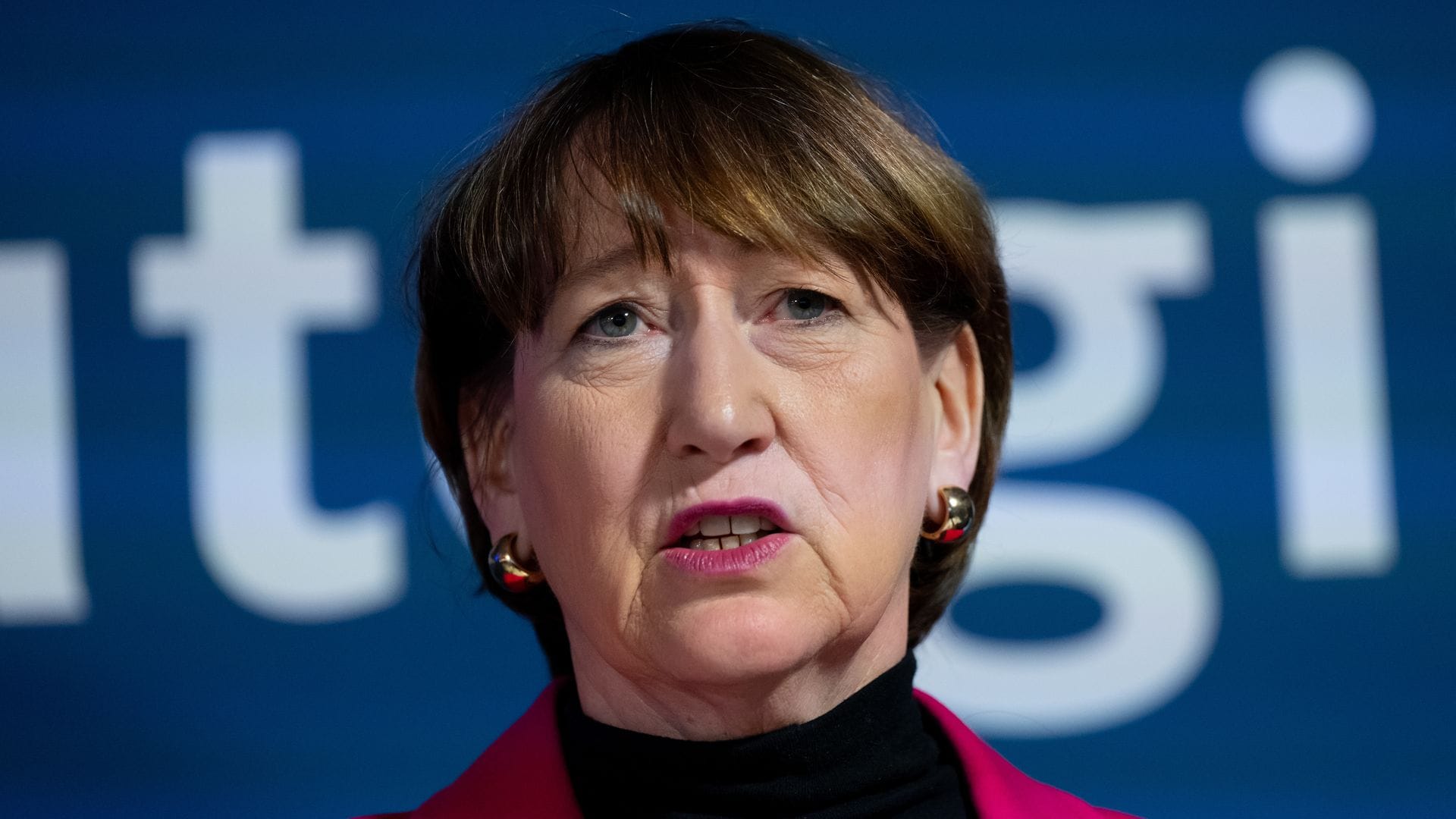 VDA-Präsidentin Hildegard Müller rechnet mit einem größeren Stellenabbau in der Automobilindustrie als bislang angenommen. (Archivfoto)