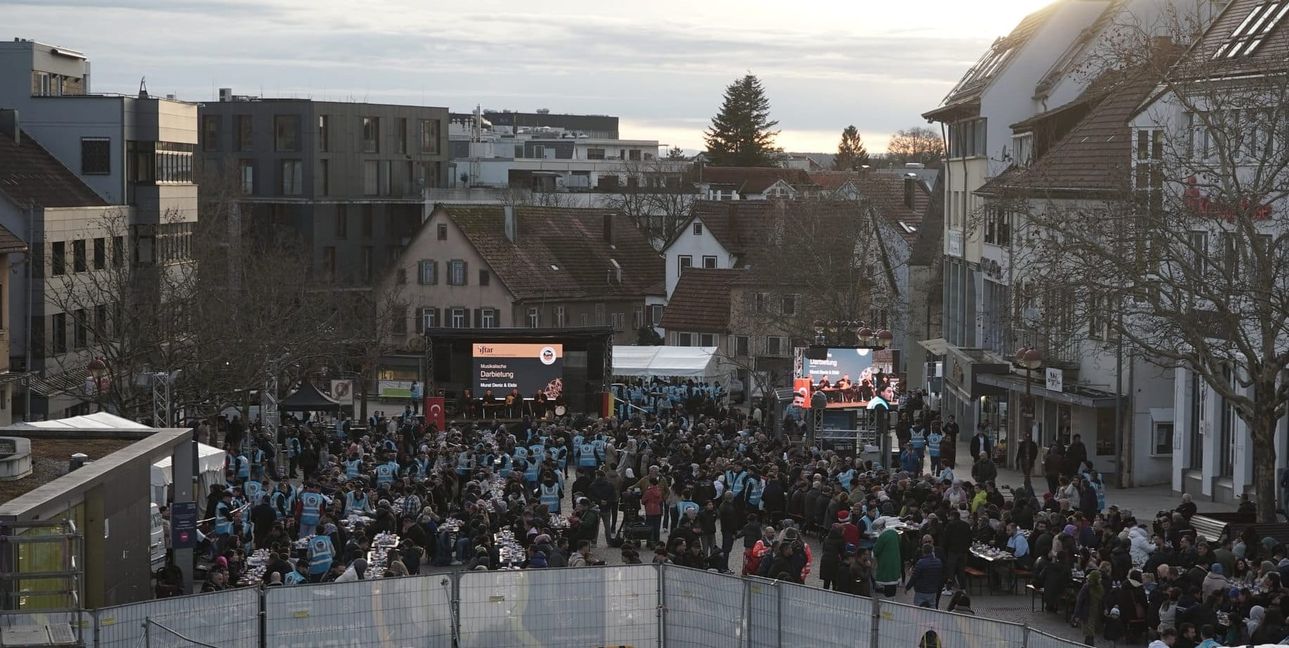 Fastenbrechen auf dem Sindelfinger Marktplatz.
