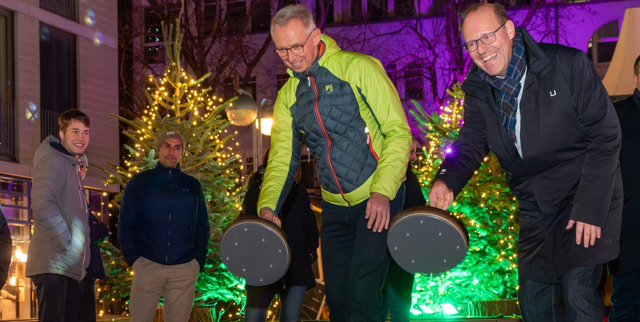 Dr. Bernd Vöhringer am Montagabend, 2. Dezember 2024 der Eröffnung der Eisbahn auf dem grünen Platz.