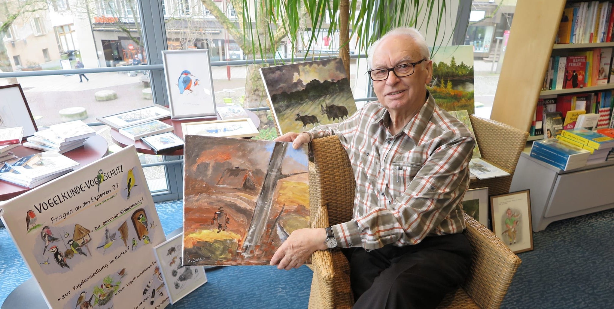 VIZ-Gründer Eberhard Gabler liest im Vogelzentrum.