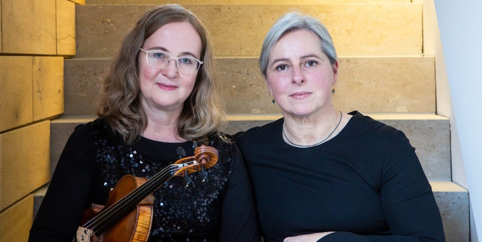 Geige und Klavier: Bettina Kriegbaum und Anja Bauer.
