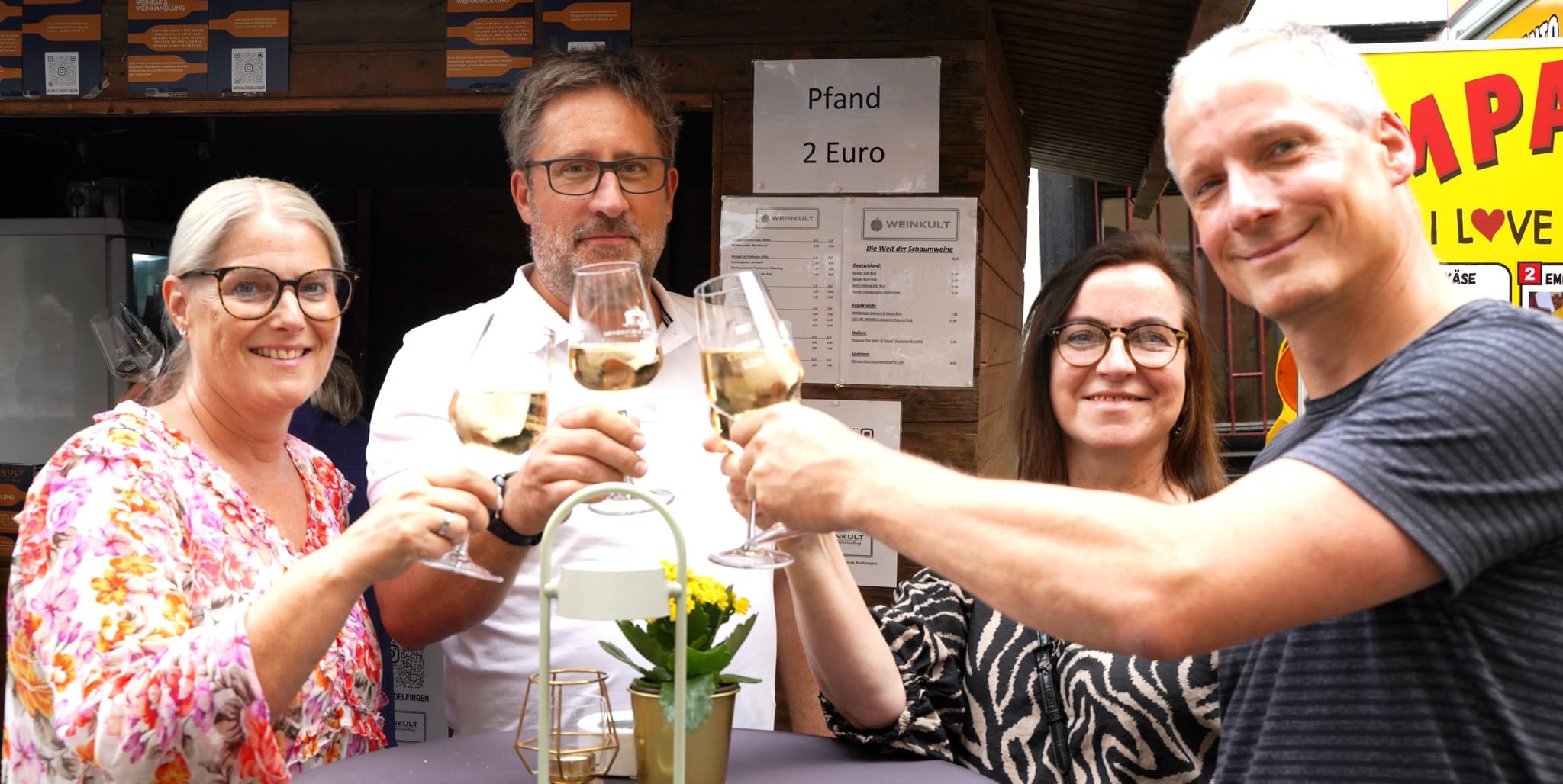 Zum Wohle: Sandra Keller-Heinrich, Lars Heinrich, Amely Dürr und Sascha Karpstein (von links).