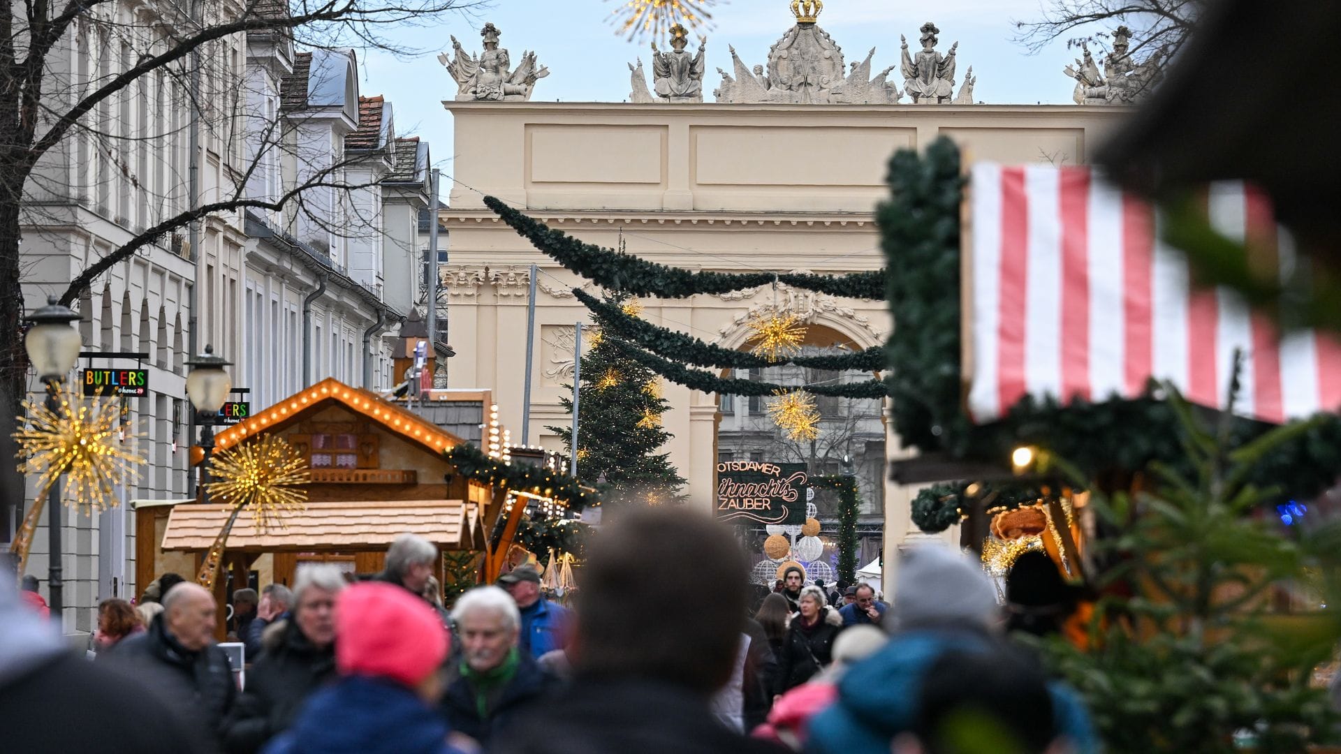 Der Einzelhandel erwartet für das diesjährige Weihnachtsgeschäft in den Monaten November und Dezember Umsätze in Höhe von 126,2 Milliarden Euro (Archivbild).