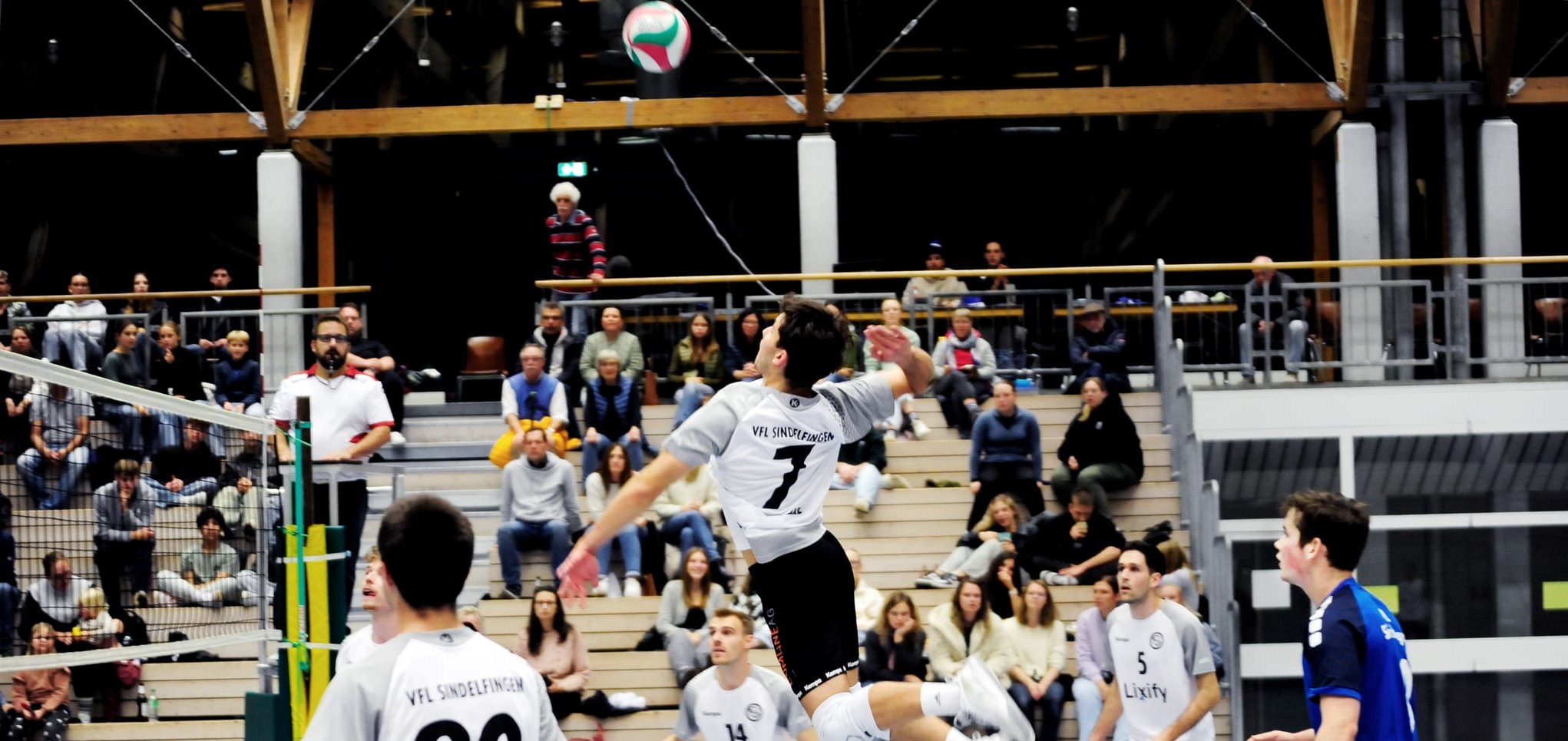 Nick Höschke in Aktion.  Der VfL ist in der Oberliga angekommen. 	Bild: photostampe