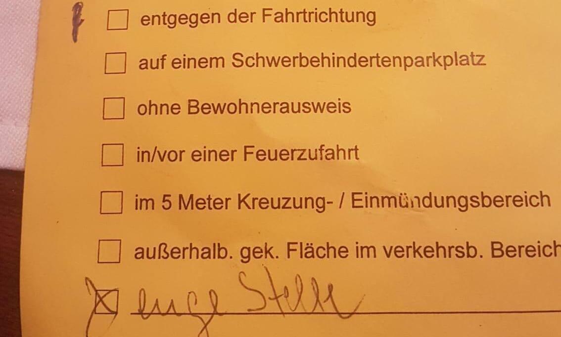 Einer der gelben Zettel, die im Schleicher verteilt wurden.      Bild: z