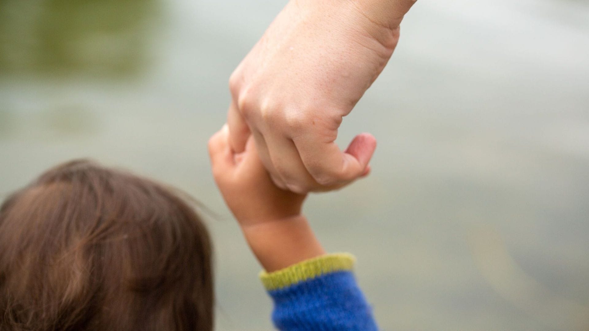Jeder hat eine Meinung und ungefähr 400 Bücher zum Thema, wie man Kinder „richtig“ erzieht.