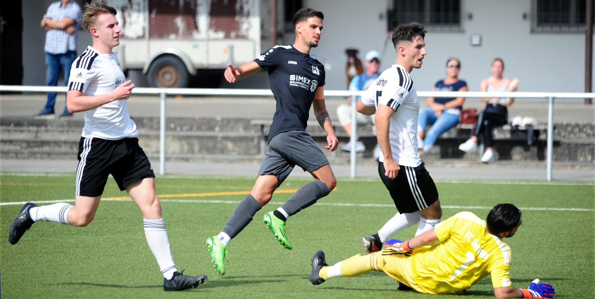 Yannick Fellner erzielt das 4:0 für den GSV Maichingen II gegen den FC Gärtringen.Bild: Photostampe