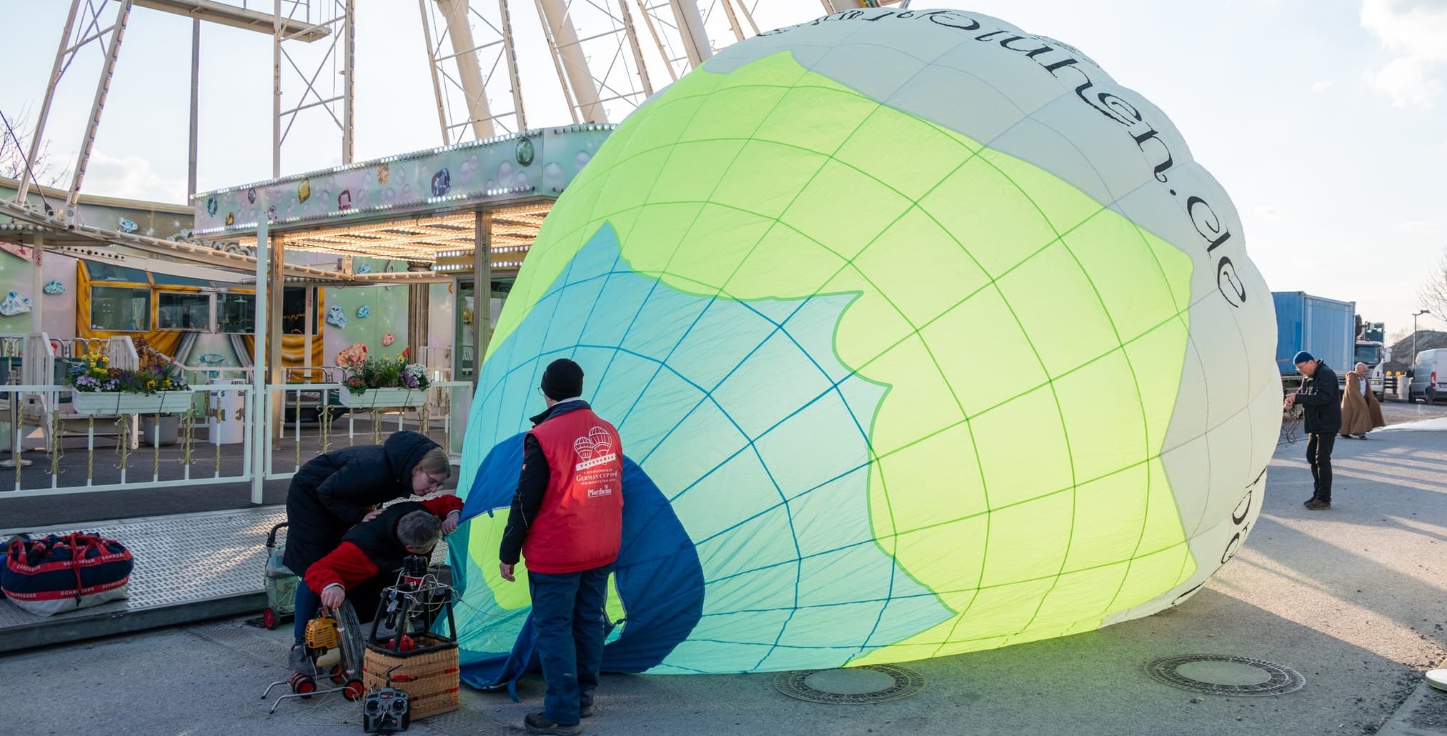 Starke Windboen verhinderten den Start auf der Osterkirmes