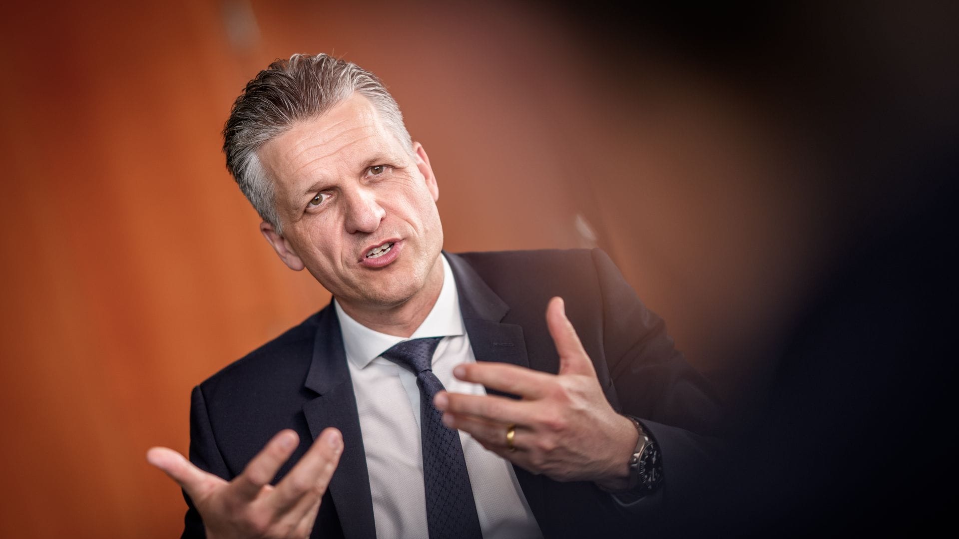 Kanzleramtsminister Frei weist Vorwürfe auch aus den Reihen der Union wegen des Rüstungsembargos gegen Israel zurück. (Archivbild)