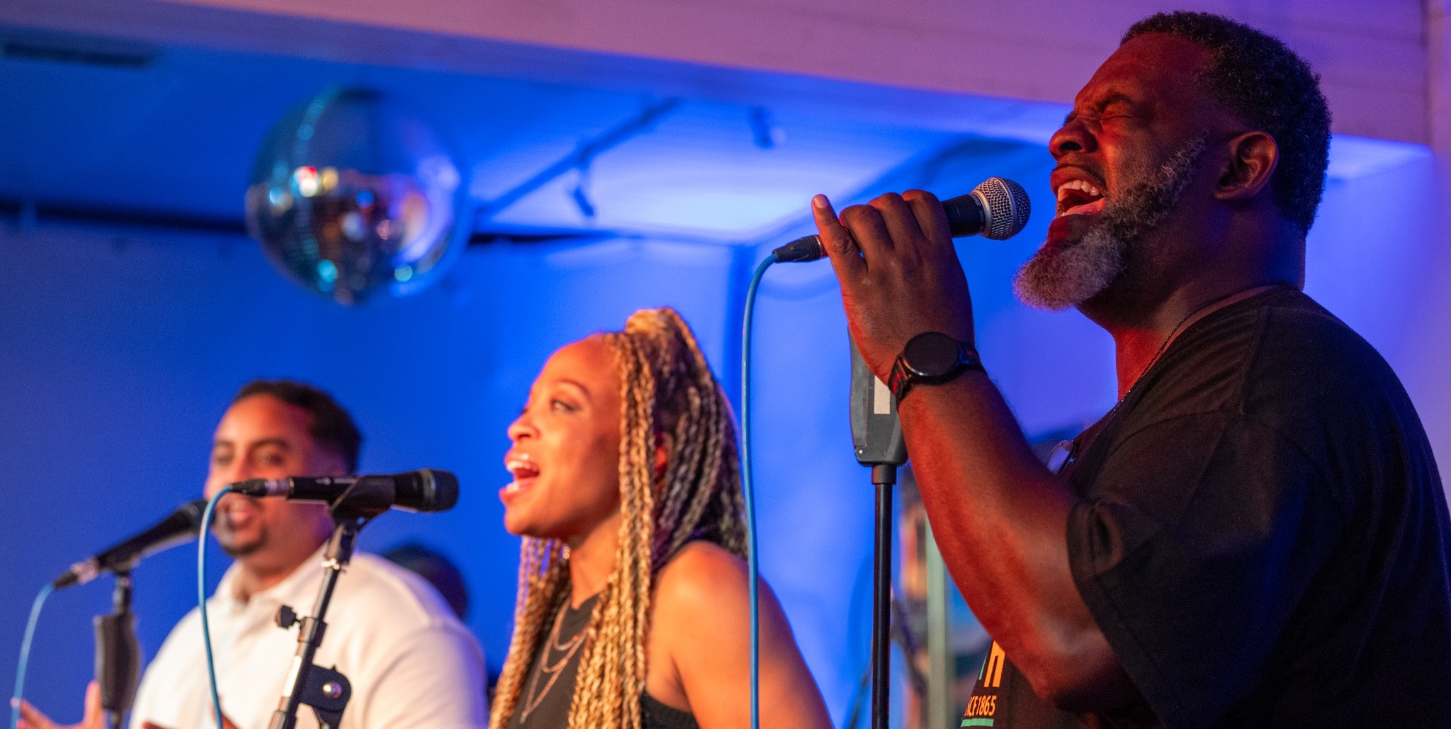 Die Playground-Band feat. Derrick Alexander & Ty Leblanc ist im Böblinger Blauen Haus zu sehen.