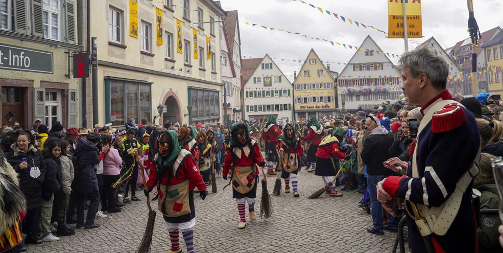 2500 Teilnehmer und mehrere Zehntausend Besucher: So läuft der Umzug in der Regel in Weil der Stadt.