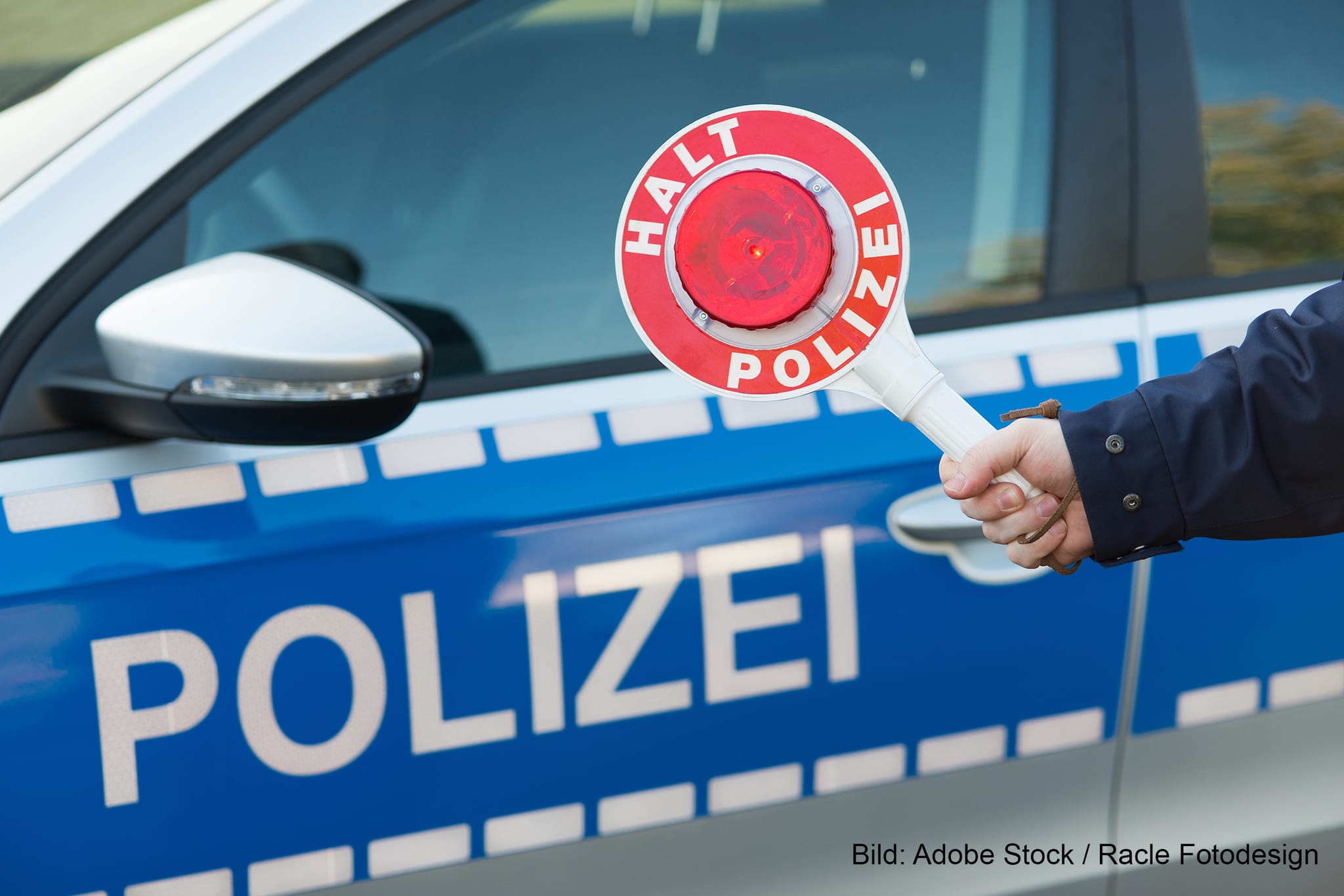 Die Polizei sucht den gefährdeten Autofahrer. Bild: Adobe Stock