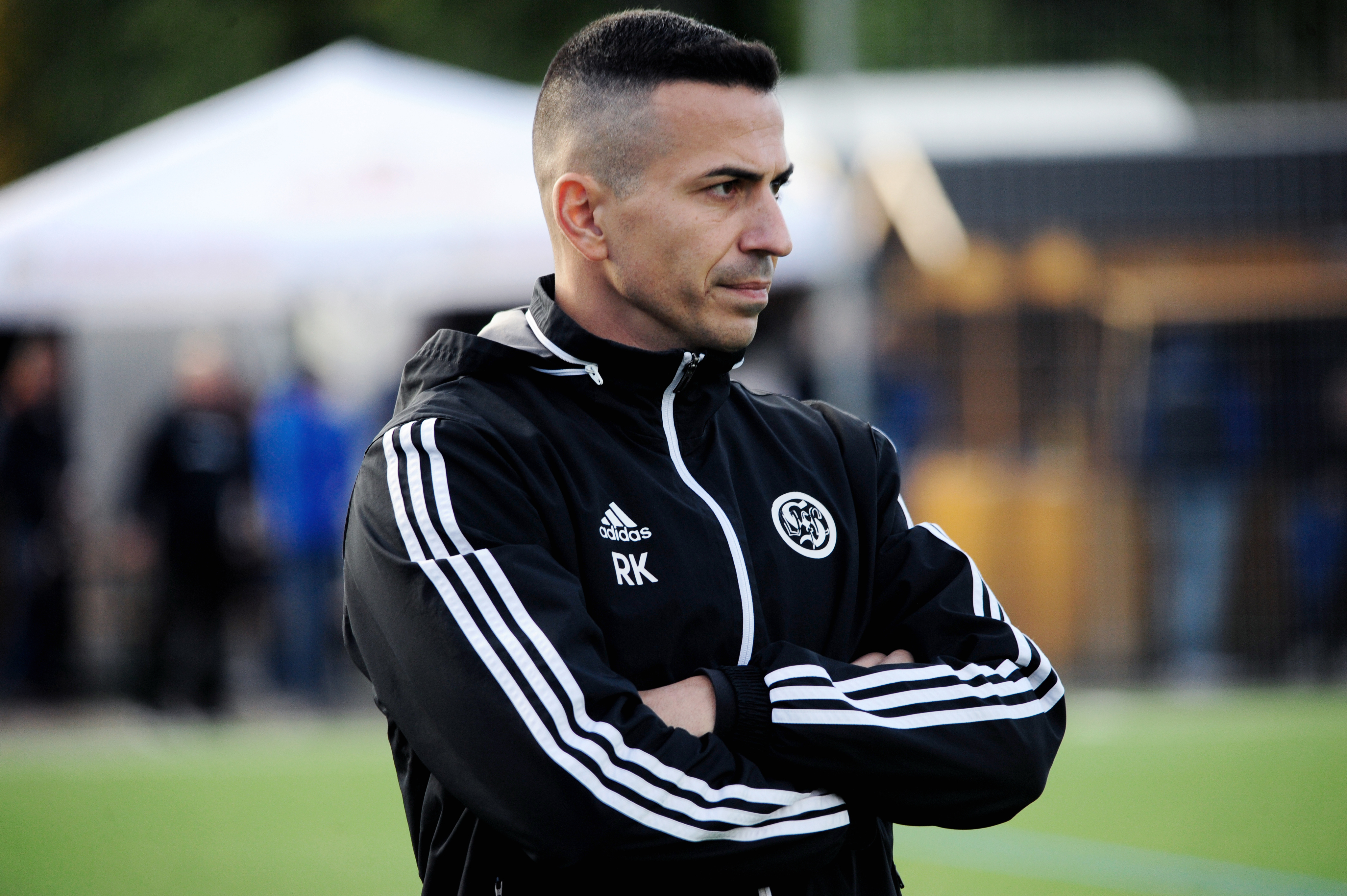 VfL-Trainer Roberto Klug will in der  Landesliga von Spiel zu Spiel denken.  Bild: photostampe