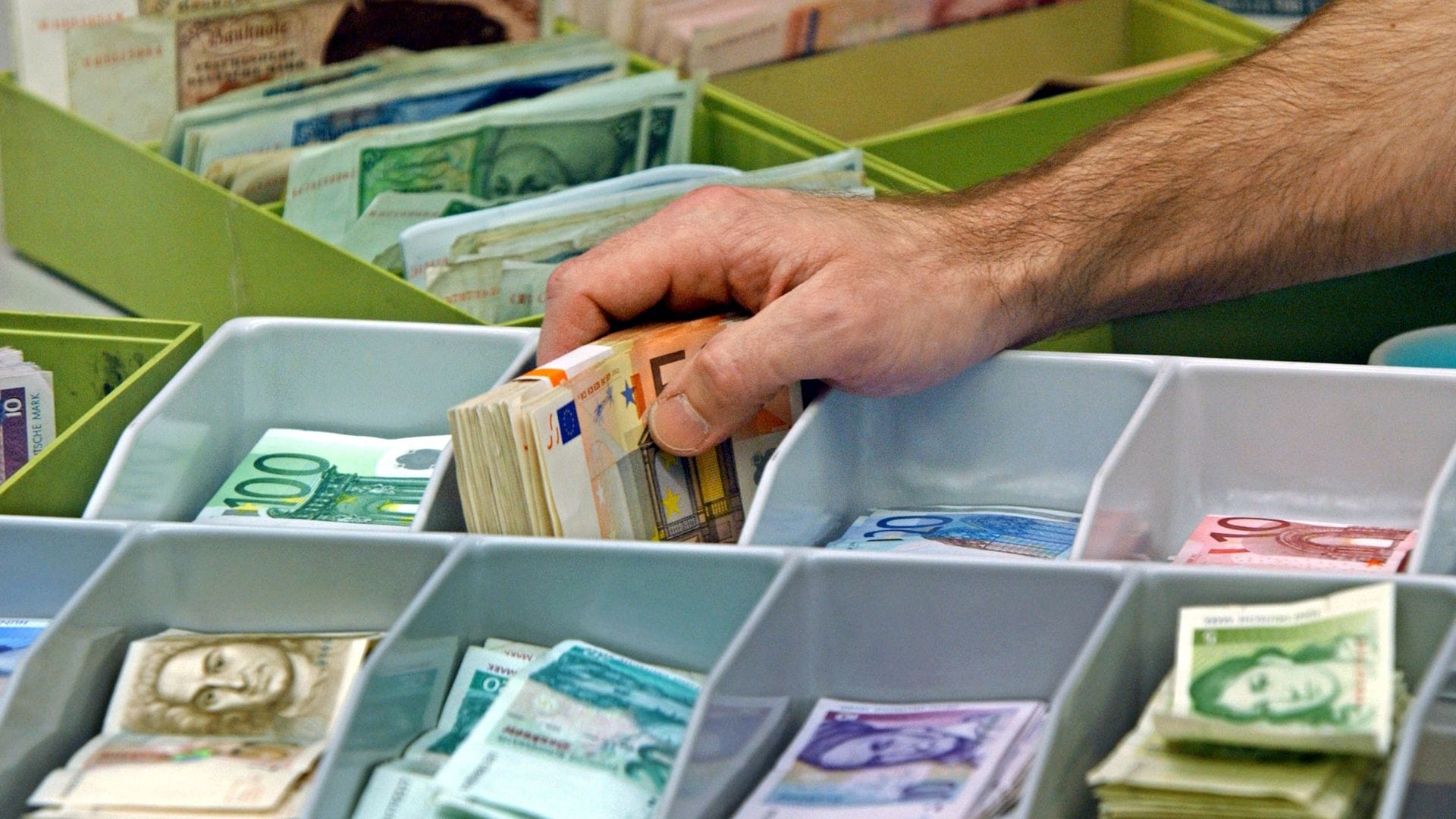 Deutschland gehört zu den Ländern im Euroraum, in denen der Umtausch der alten nationalen Währung in Euro zeitlich unbegrenzt möglich ist. (Archivbild)