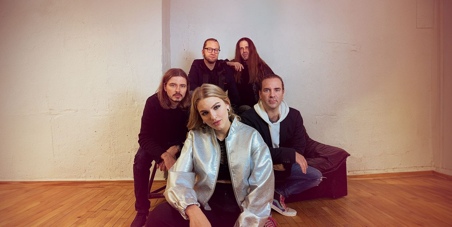 Im Pavillon spielt die Band „Velvet Funk X“ zum Tanz in den Mai.
