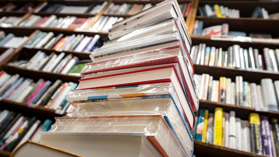 Einige Autorinnen und Autoren greifen gerne zu Klassikern, wenn sie Trost suchen. (Symbolbild)