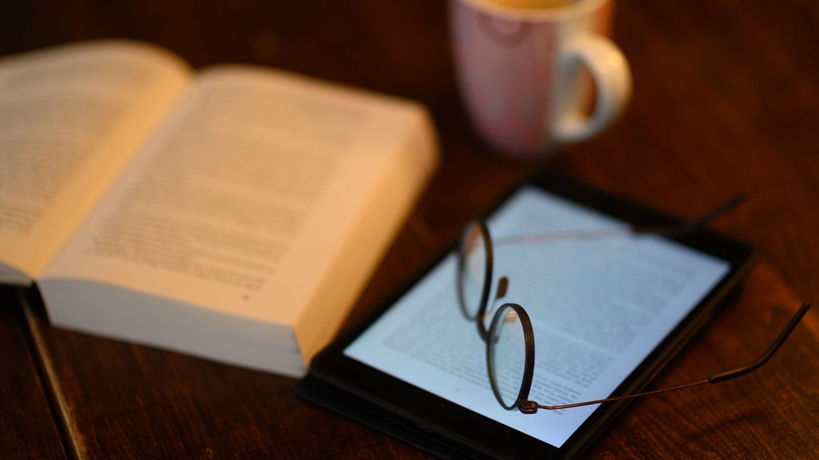Manche Menschen finden in Büchern Halt. (Symbolbild)