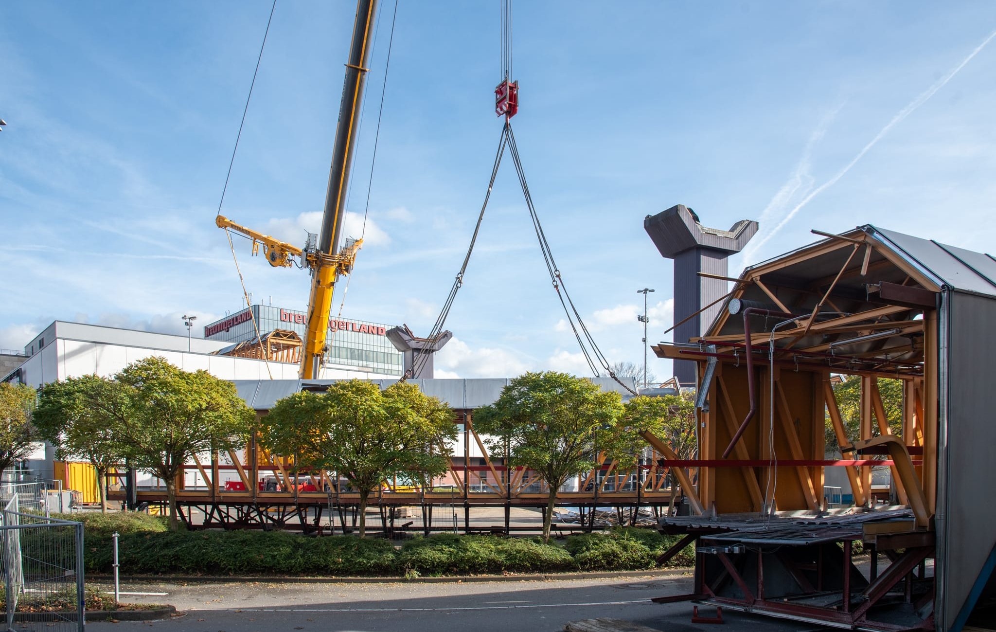 Die Brücke beim Breuningerland ist weg.