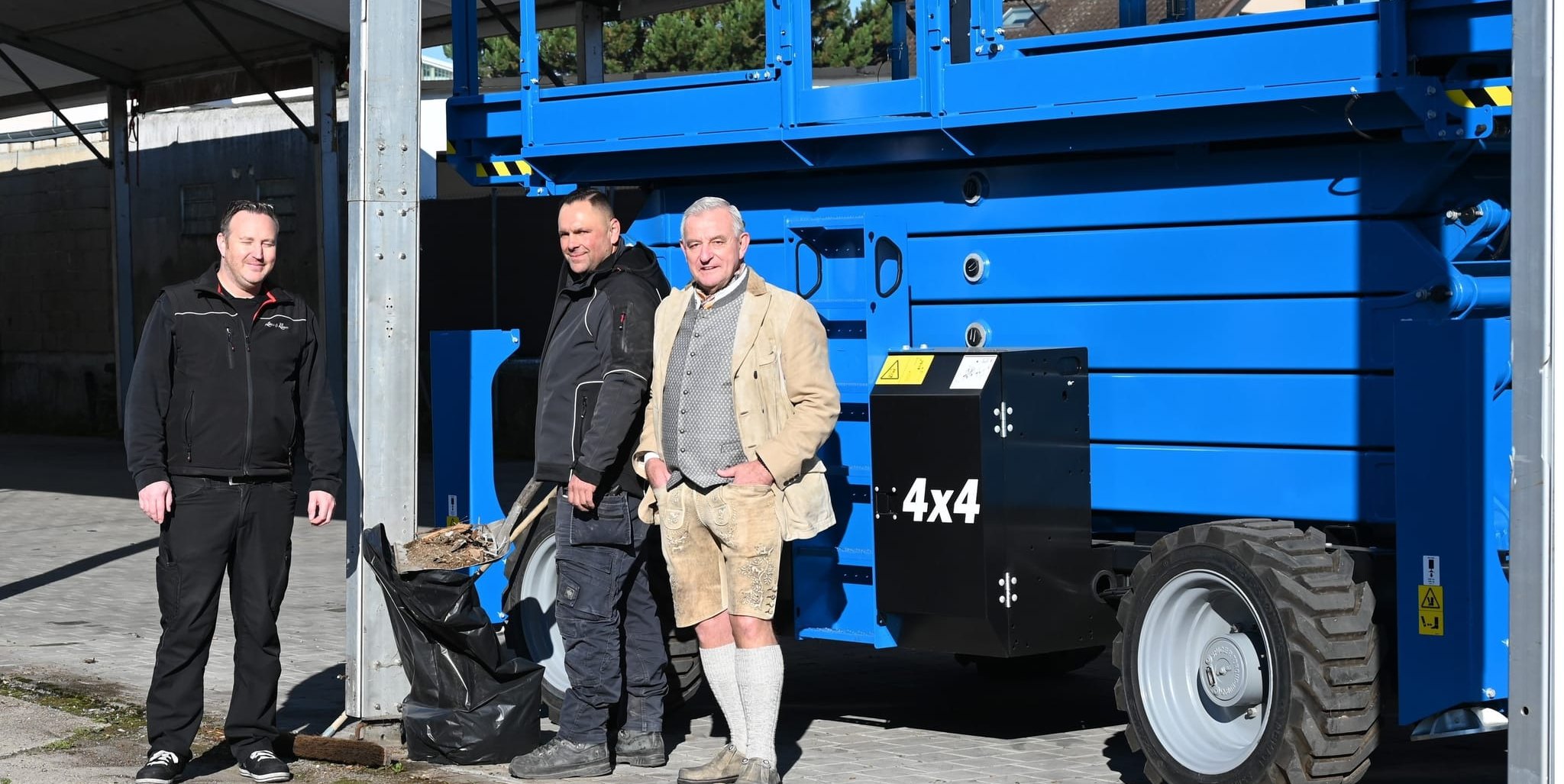Auch für die Chefs ein Abschied mit Wehmut (von links): Klauss & Klauss-Logistikleiter Markus Betz, Deuter-Projektleiter Silvio Döllinger und Werner Klauß, Mitinhaber von der Maichinger Firma Klauss & Klaus.