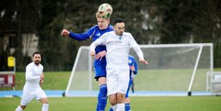 Auf Raphael Molitor (hinten) und den VfL wartet harte Arbeit in Geislingen. 	Bild: photostampe