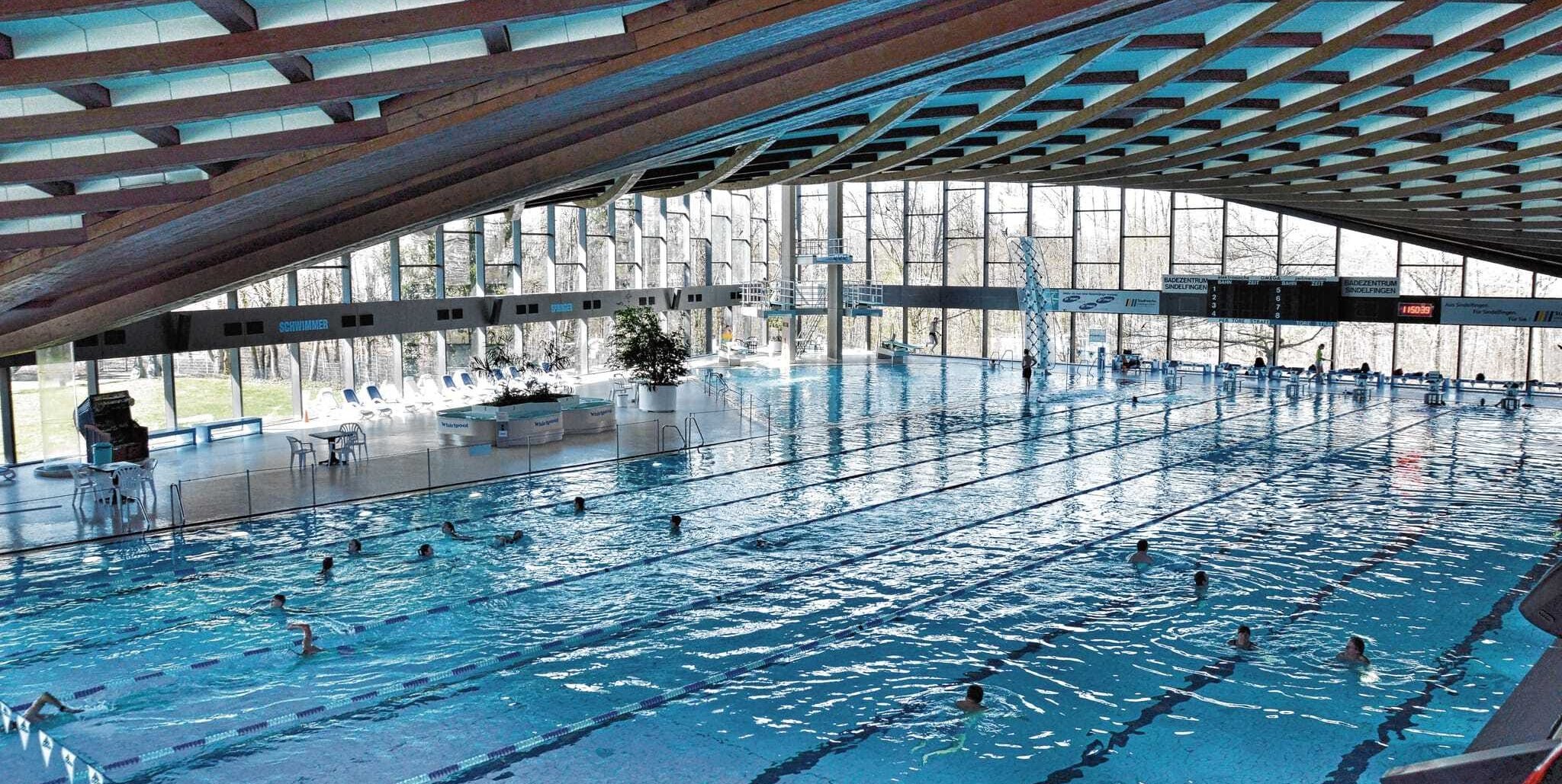 Gibt es einen Bürgerentscheid zum Badezentrum? Der Grünen-Antrag dazu ist erst einmal zurückgestellt.
