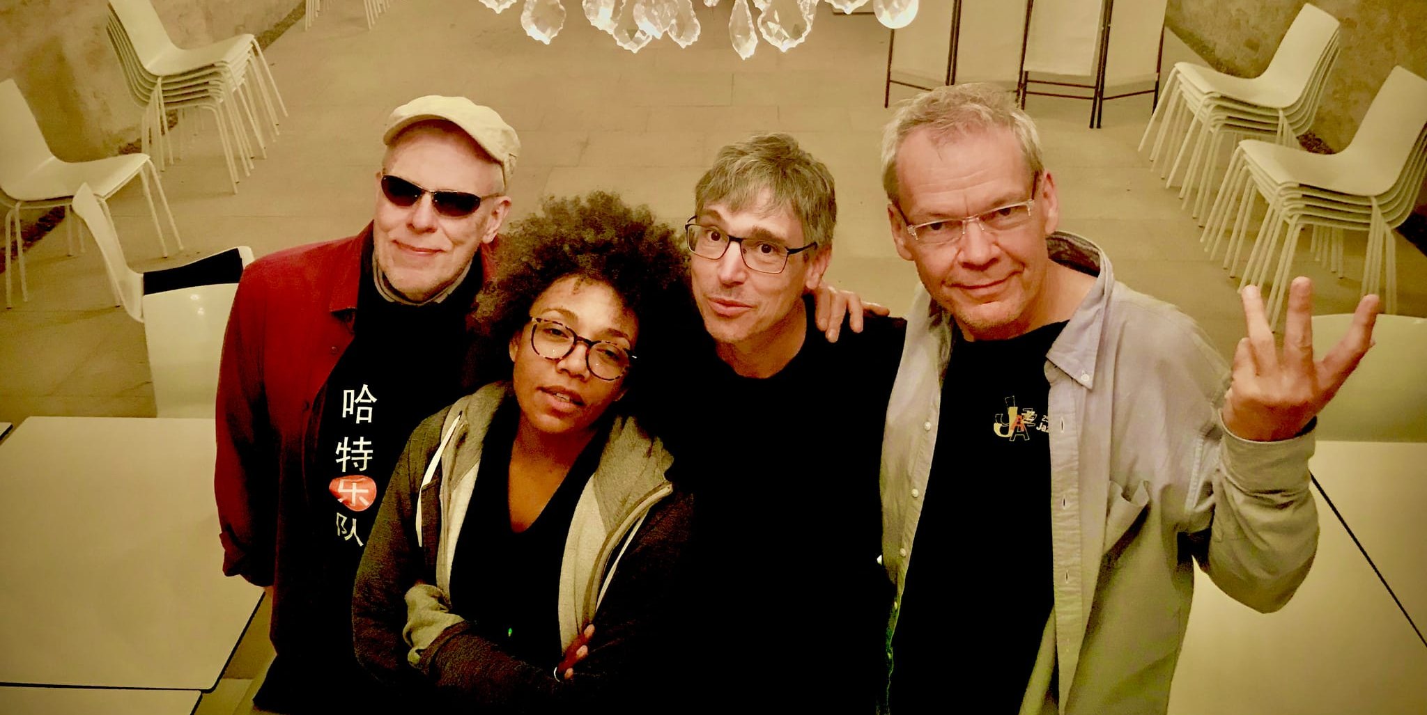 Die Band: Hellmut Hattler mit Sängerin Fola Dada sowie Oli Rubow und Torsten de Winkel.