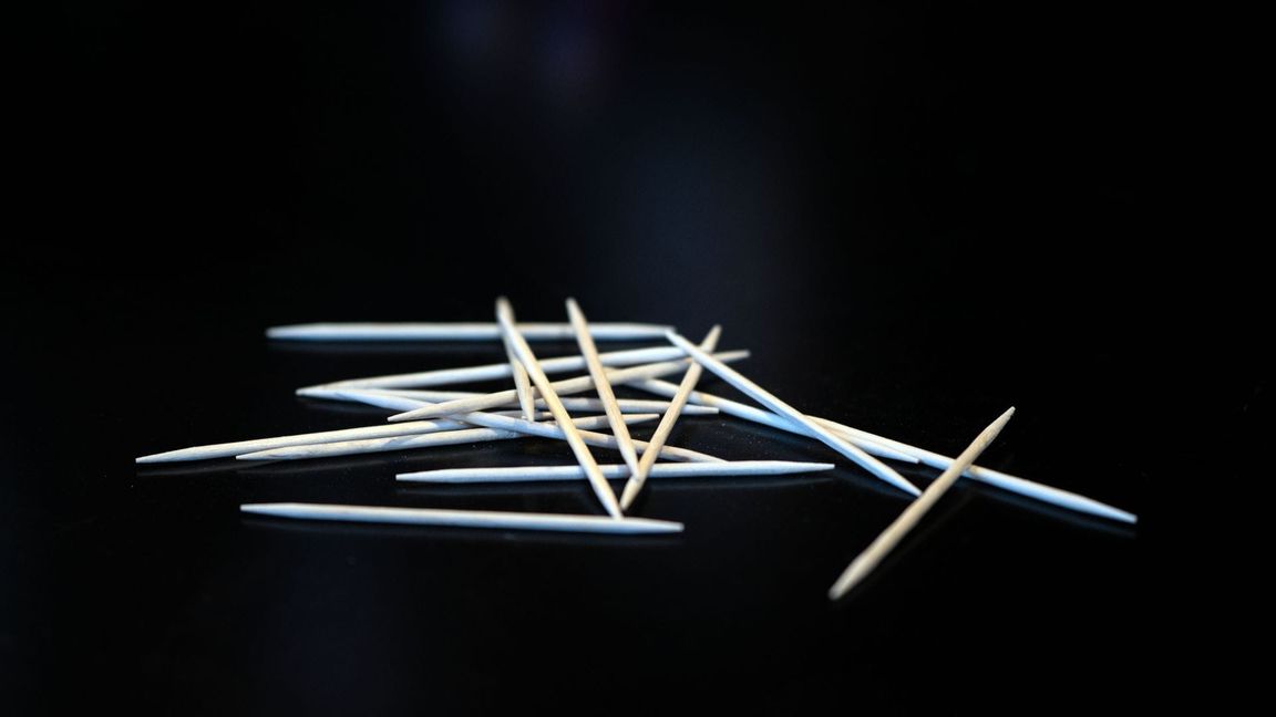 Die Nikotinprodukte sind optisch kaum von normalen Zahnstochern wie diesen zu unterscheiden. (Symbolbild)
