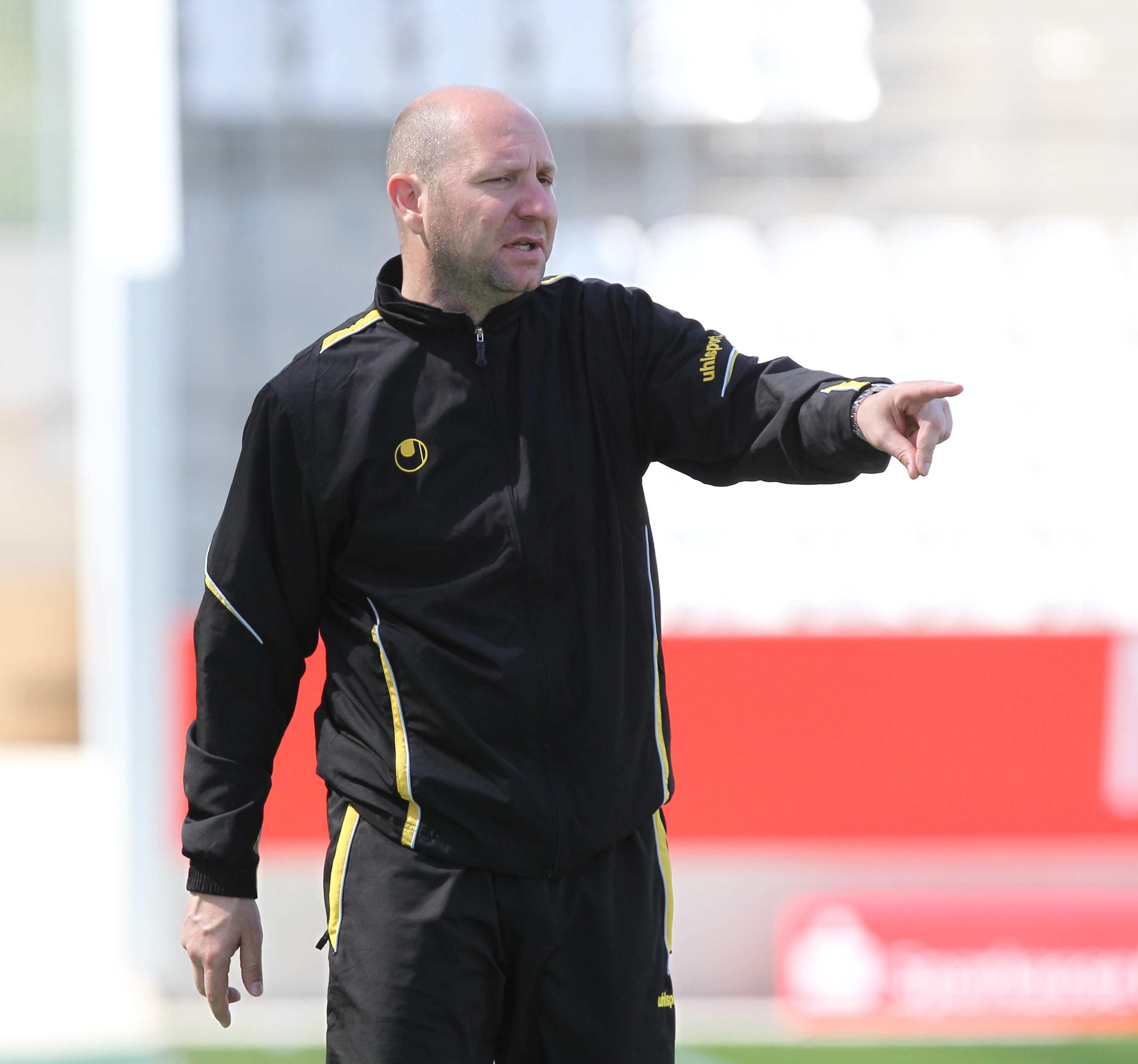 Niko Koutroubis will die VfL Sinelfingen Ladies wieder in ruhigeres Fahrwasser führen. Bild: Eibner