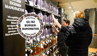 Beratung in Fachgeschäften wie auf dem Bild im „Vom Fass“ in der Buchhandlung Röhm ist ein wichtiger Grund für die Sindelfinger, in ihrer Innenstadt einkaufen zu gehen. Bilder: Dettenmeyer/Grafiken: Teufel