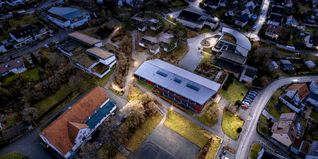 Um kurz vor Mitternacht ist es eher ruhig in Döffingen. Aber am Wochenende wird es oft laut auf dem Schulgelände.