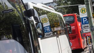 Fast jeder fünfte Bus, der beim TÜV geprüft wurde, hatte vergangenes Jahr erhebliche Mängel. (Archivbild)