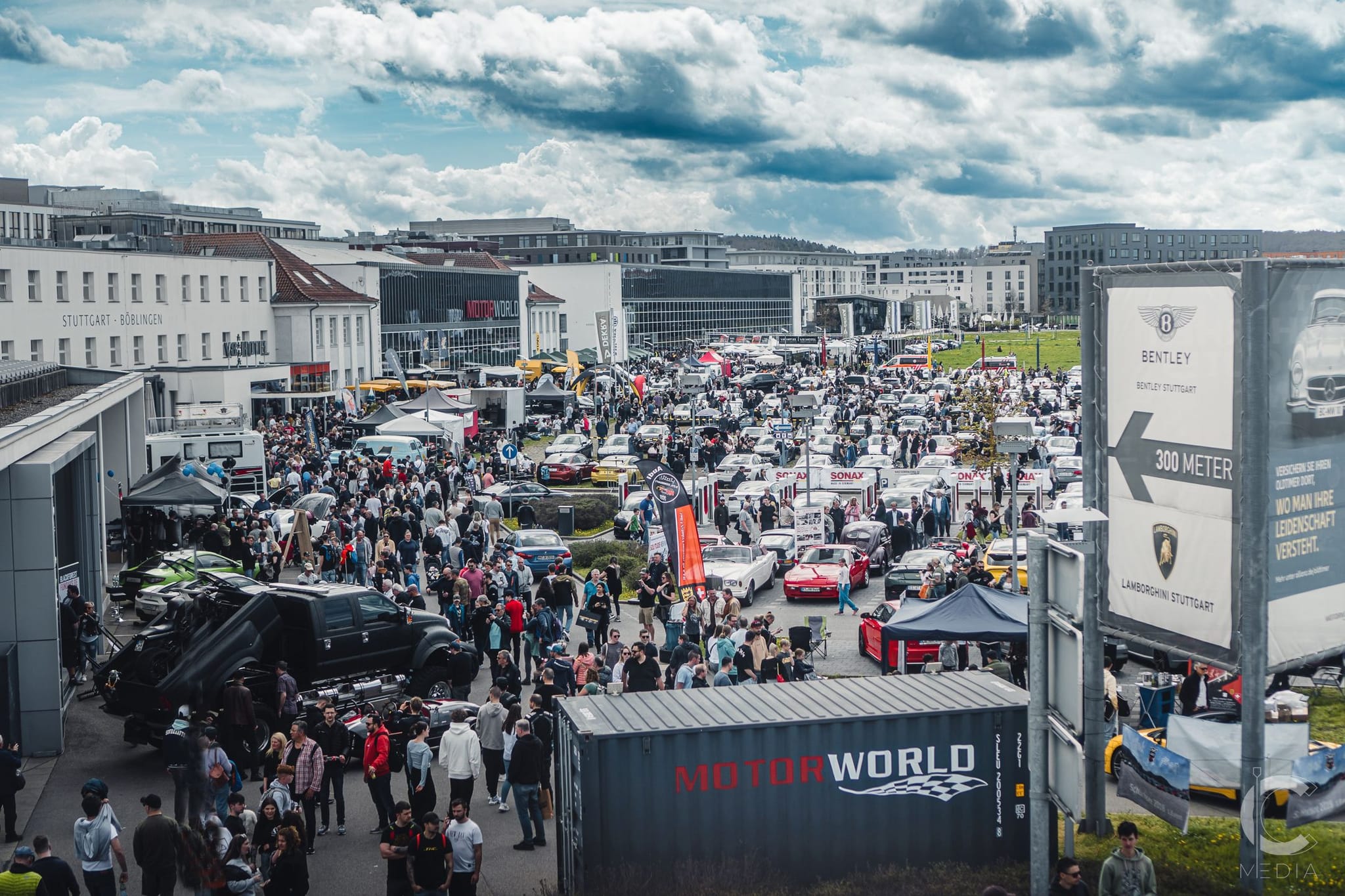 Am Sonntag treffen sich Autofans auf dem Flugfeld zum Saisonauftakt bei der Motorworld.