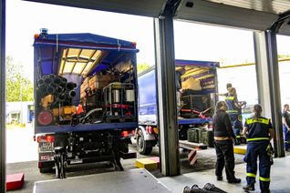 Für die THW‘ler ging es am Samstagmittag gegen 13 Uhr, nachdem die zwei Lkw gepackt wurden, mit vier Fahrzeugen in Richtung Zweibrücken.