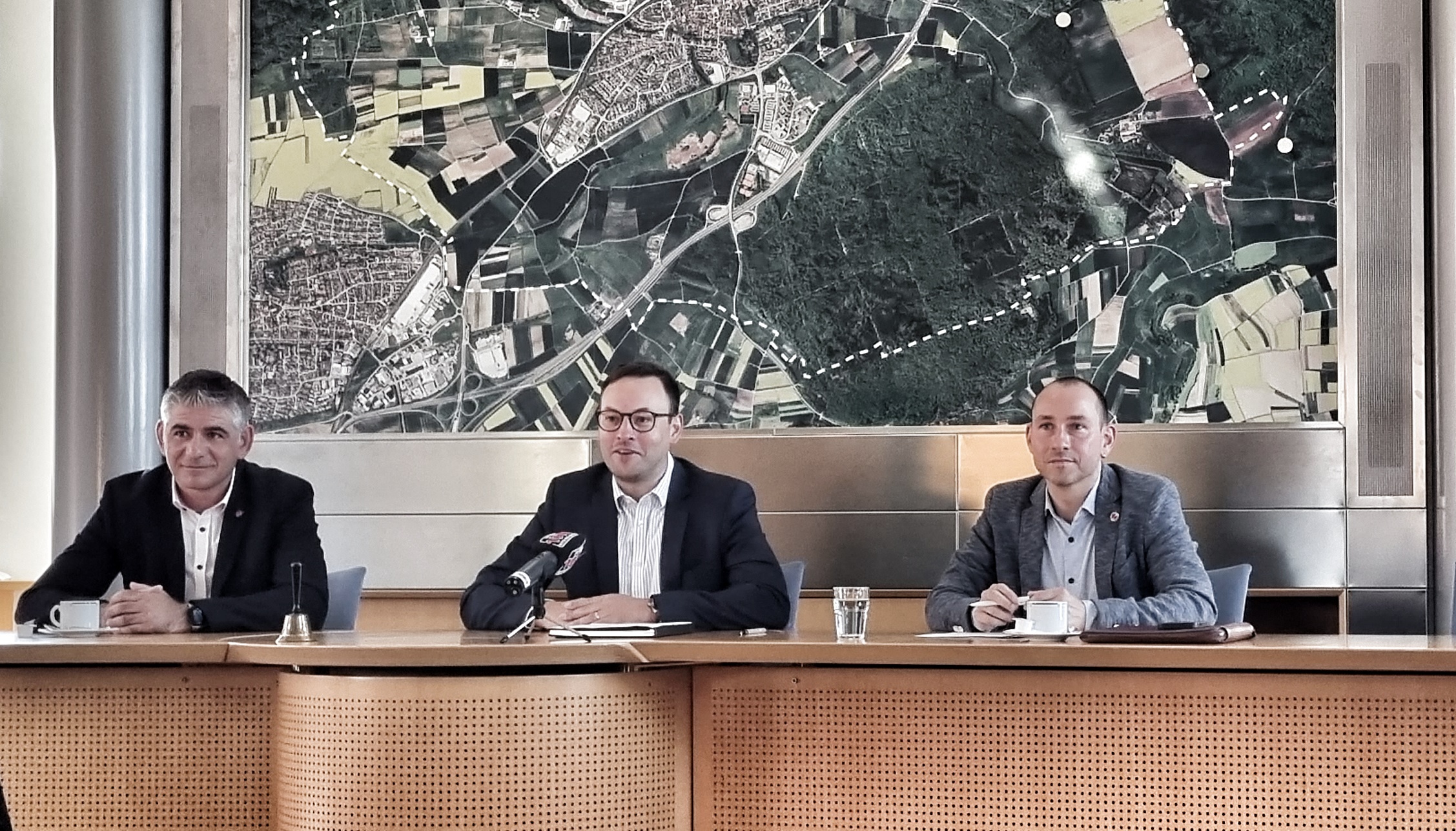 Ioannis Delakos, Lukas Rosengrün und Dr. Stefan Belz.    Bild: Hamann