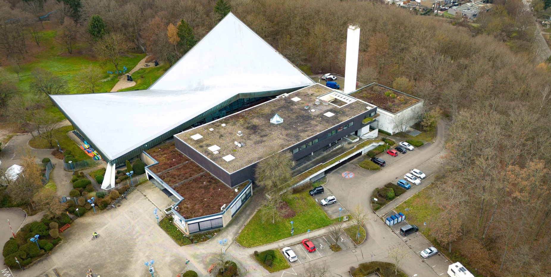 Das Sindelfinger Badezentrum aus der Vogelperspektive.