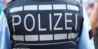 Die Beamten bemerkten bem Fahrer Anzeichen von Alkoholeinfluss, was eine Blutentnahme erforderlich machte.