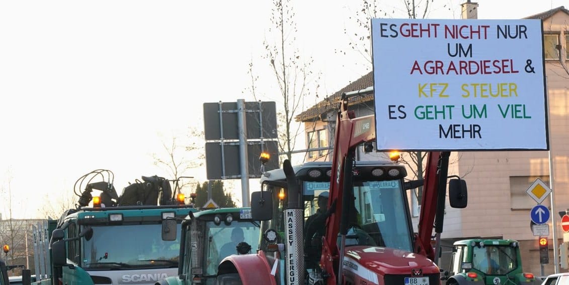 Im Vorfeld des Besuchs von Minister Cem Özdemir protestierten  Bauern auf ihren Treckern. Bild: Dettenmeyer. Bild: Dettenmeyer