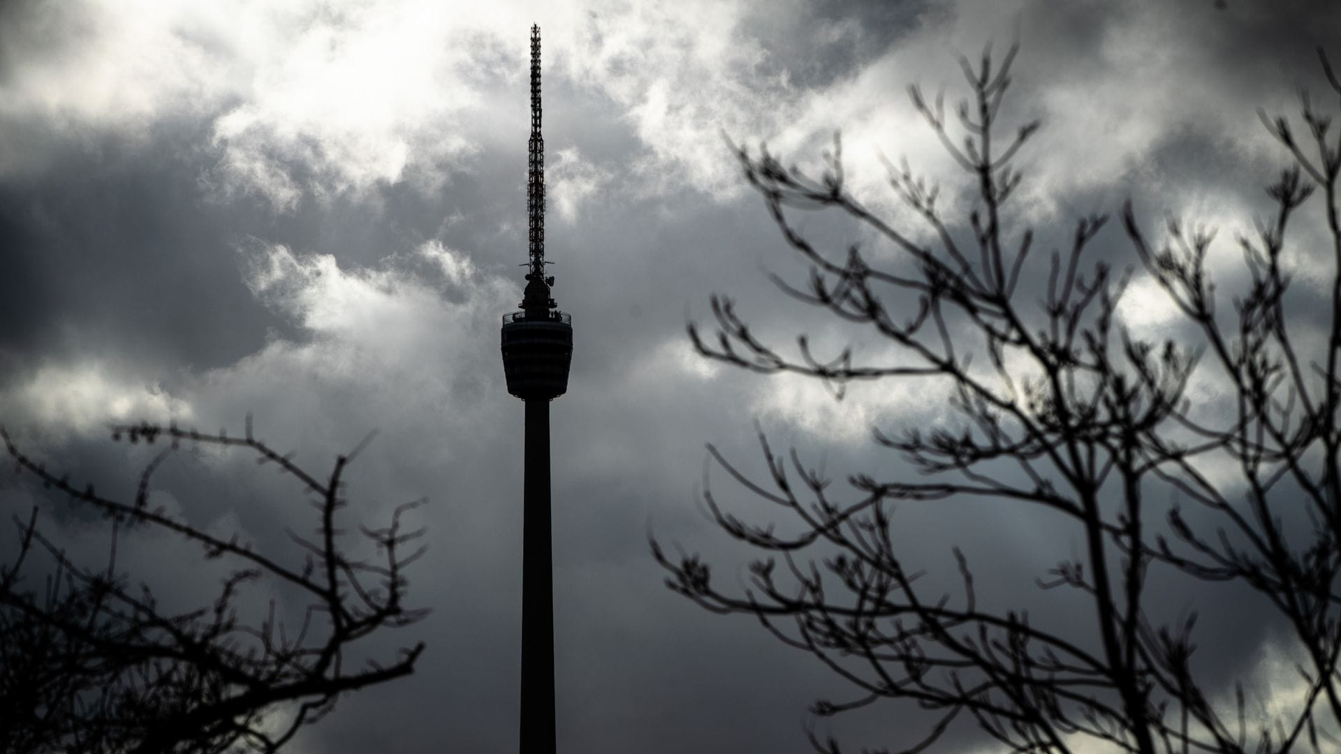 Am Montag soll es immer wieder bewölkt sein und Schauer sowie einzelne Gewitter geben.