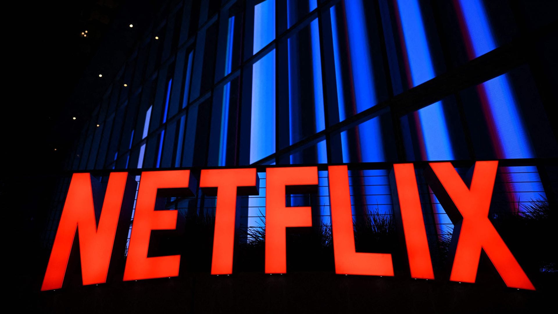 Der US-Streamingdienst Netflix übernimmt den Film- und Medienkonzern Warner Bros Discovery. (Symbolbild)