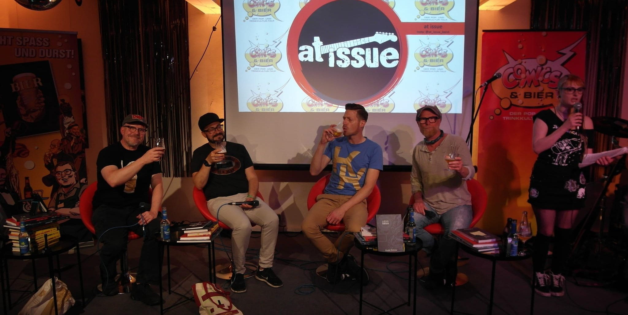 Mit „Comics & Bier“ zu Gast beim Böblinger Kulturnetzwerk Blaues Haus: Steffen Volkmer, Manuel Grande, Markus Pfalzgraf, Heiko Volz und Laura Kabbani (von links).