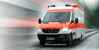 Eine 52-Jährige prallte gegen die Bustür. 
Bild: Adobe Stock