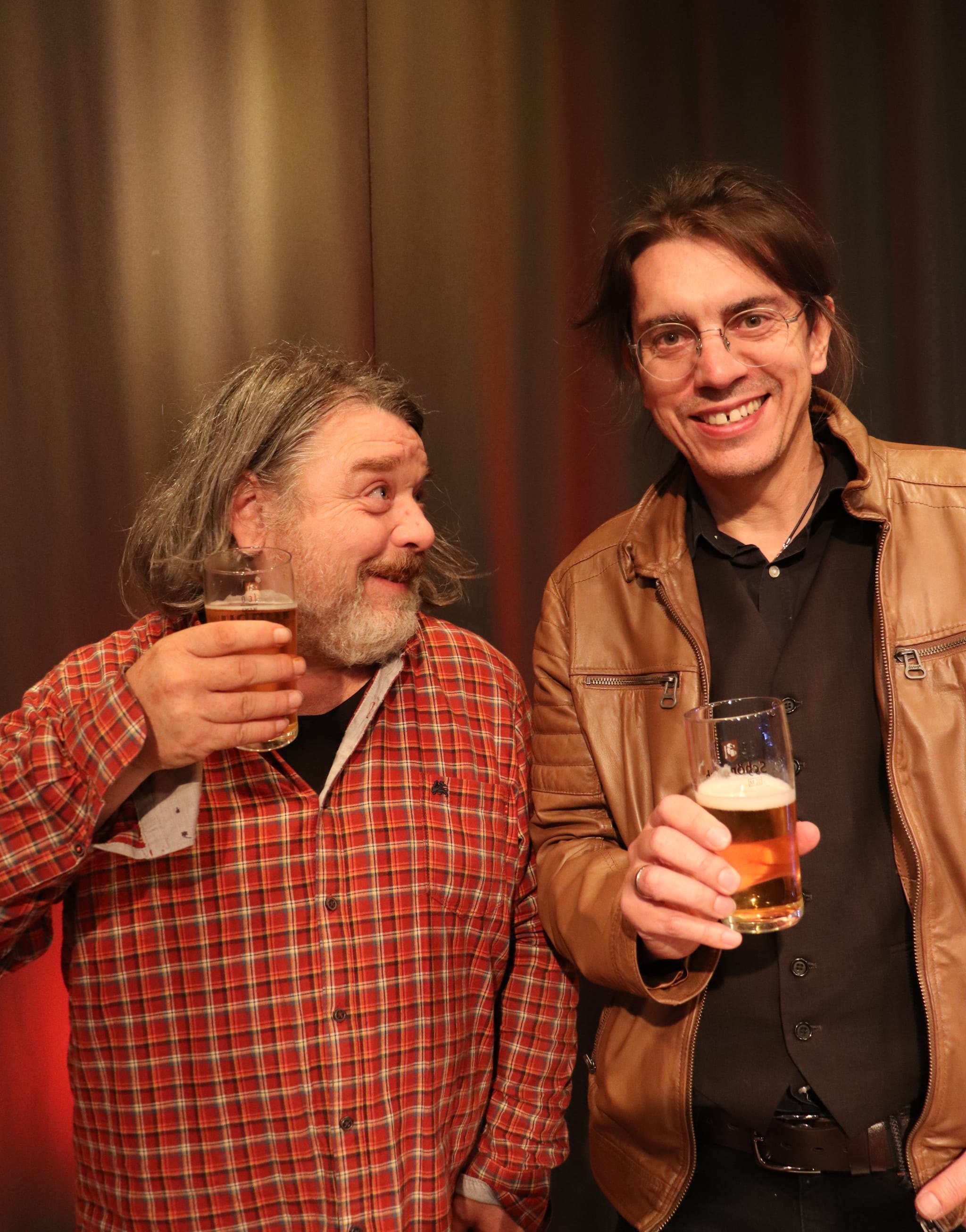 Diese Herren stellen 111 Biere vor.
 Bild: fotografmaxkarl