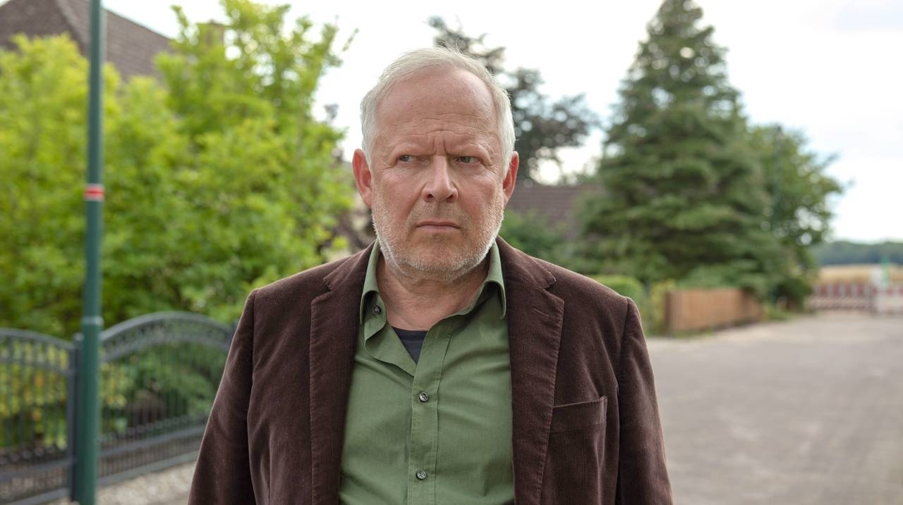 Axel Milberg alias Klaus Borowski muss im „Tatort“ nach Wacken, und da läuft gerade das Metal-Festival.   Bild: z