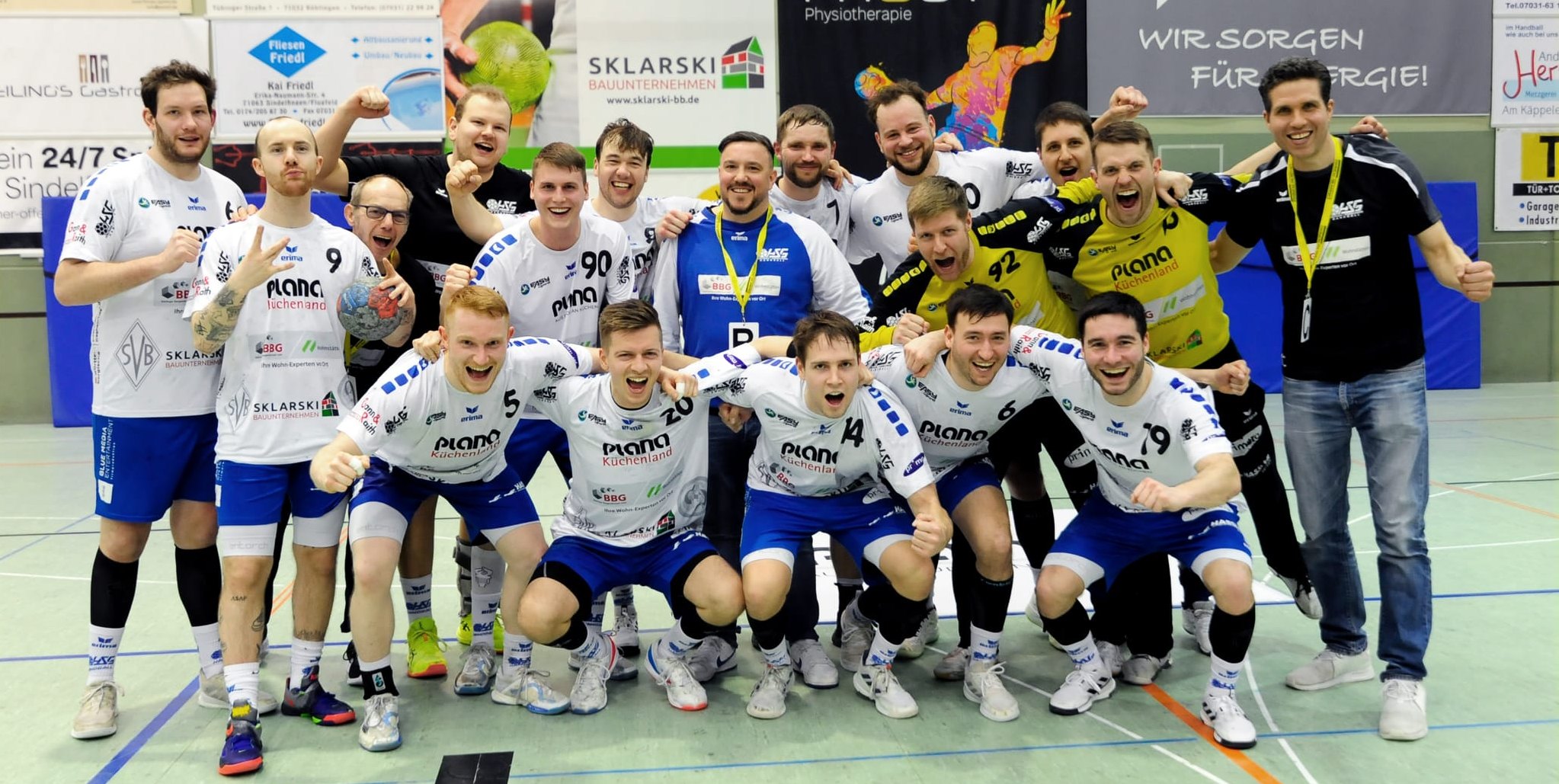 Die Verbandsliga-Handballer der GSG Böblingen/Sindelfingen feiern in der Murkenbachhalle ihren Heimsieg gegen den TSV Asperg. Bild: photostampe