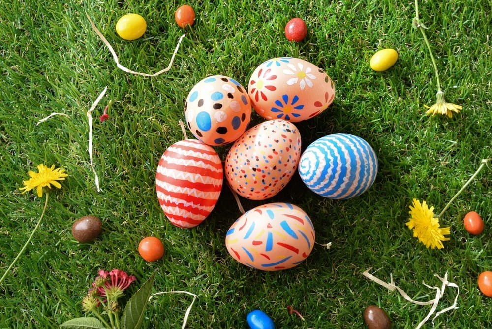 Bunt gefärbte oder bemalte Ostereier gehören für viele einfach zum Osterfest dazu.