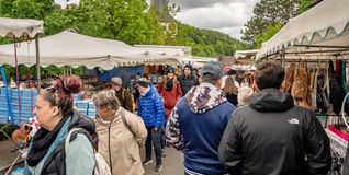 Trotz wechselhaften Wetters ist der Vatertagsmarkt in Döffingen ein Besuchermagnet.